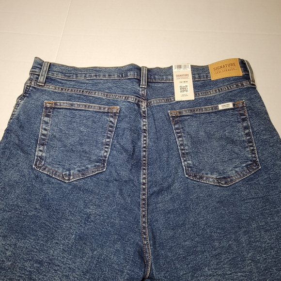Signature Levi Strauss Women's High-Rise‎ 5" Denim Shorts Size 18 W34 Blue - Picture 6 of 8